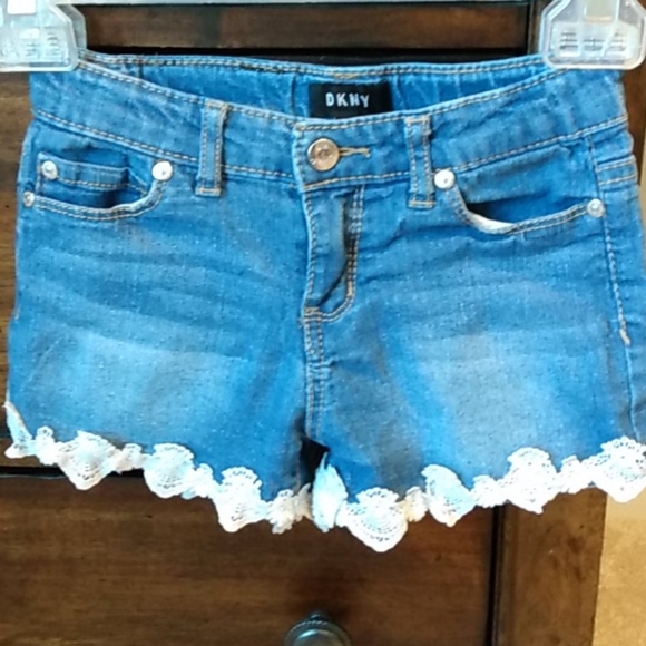 DKNY & Self Esteem 2 tops and a pair of shorts - Picture 4 of 7